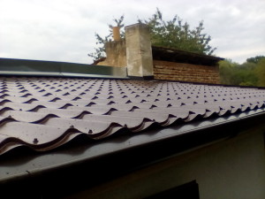 Montáž-plechové-střechy (1)